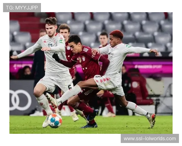 德甲举办亲子足球日，球员带孩子互动